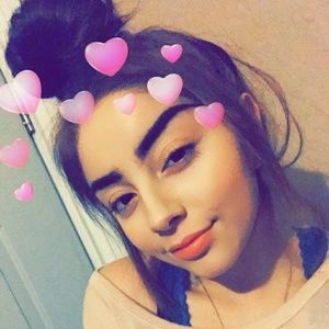 Meet your Posher, Elizabeth